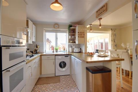 3 bedroom semi-detached house for sale, Anlaby Park Road North, Hull