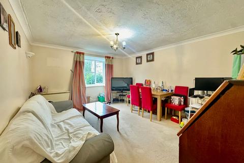 2 bedroom ground floor flat for sale, Kings Meadow, Ainsdale, Southport, PR8 3QD