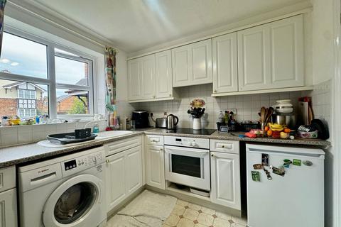 2 bedroom ground floor flat for sale, Kings Meadow, Ainsdale, Southport, PR8 3QD