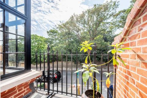 78 Wellington Gardens, London, SE7 7PH