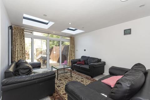 4 bedroom terraced house to rent, Falcon Grove, Battersea SW11