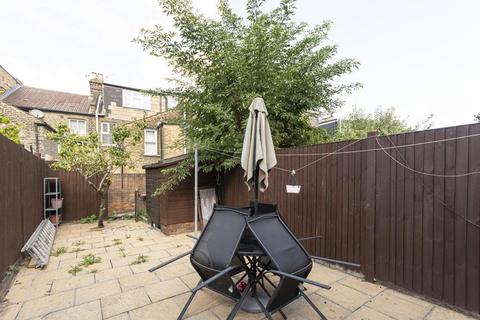 4 bedroom terraced house to rent, Falcon Grove, Battersea SW11