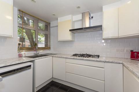 4 bedroom terraced house to rent, Falcon Grove, Battersea SW11