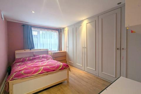 1 Marriott Close, Feltham, TW14 9PZ