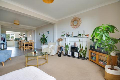 2 bedroom apartment for sale, Milford Road, Lymington, SO41