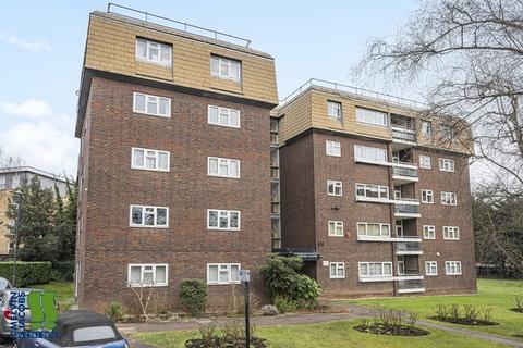 3 bedroom flat for sale, Lodge Close, Edgware, Greater London. HA8 7RL