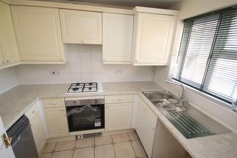 3 bedroom end of terrace house to rent, Alfriston Close, Crayford, Kent