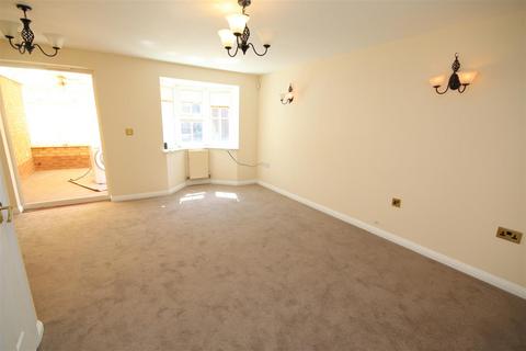 3 bedroom end of terrace house to rent, Alfriston Close, Crayford, Kent