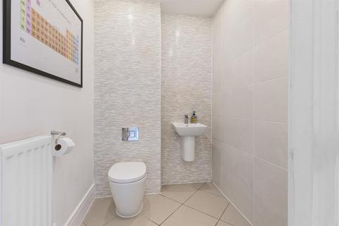 8 Chapman Close, Sheffield, S6 5BX