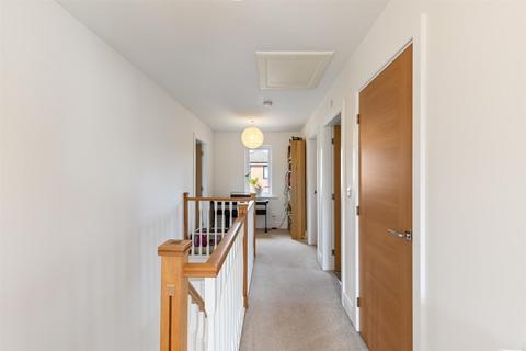 8 Chapman Close, Sheffield, S6 5BX