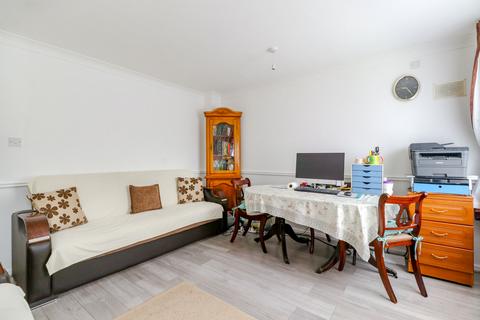 1 bedroom flat for sale, Finsbury Court, EN8