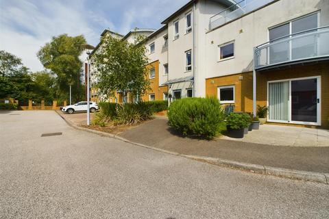 2 bedroom flat for sale, Trafalgar Gardens, Crawley RH10