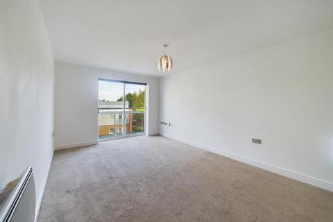 2 bedroom flat for sale, Trafalgar Gardens, Crawley RH10