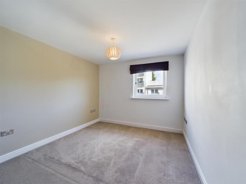 CAM02202 G0-PR0355-STILL001.jpg