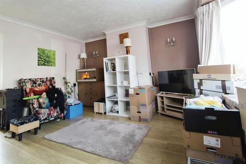 3 bedroom end of terrace house for sale, Faraday Road, Slough