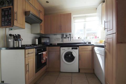 3 bedroom end of terrace house for sale, Faraday Road, Slough