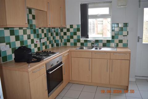 4 bedroom house to rent, Ellis Street, Manchester M15