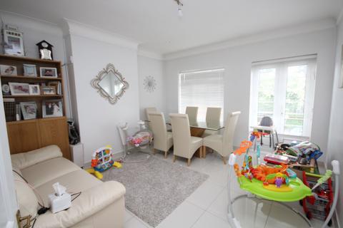 2 bedroom flat for sale, Edgwarebury Court, Edgwarebury Lane, London, HA8 8LP