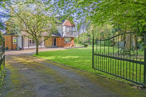 4 bedroom detached house for sale, Doddinghurst Road, Brentwood CM15