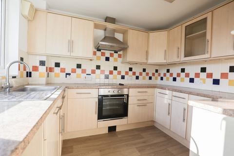 3 bedroom semi-detached house to rent, Arundell Close, Westbury BA13