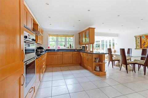 4 bedroom detached house for sale, Water Mead, Chipstead, Coulsdon, Surrey, CR5