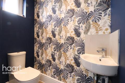17 Castle Close, Stretton, Burton-on-trent, DE13 0WA