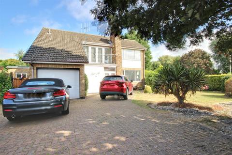 3 bedroom detached house for sale, Castle Road, Cottingham