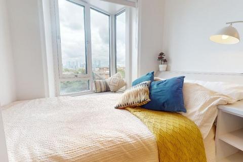 Studio to rent, Silver Studio Deluxe at East Court, I Q East Court, 450, Mile End Road E1