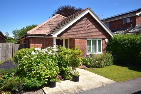 2 bedroom detached bungalow for sale, Percival Place, Basingstoke RG24