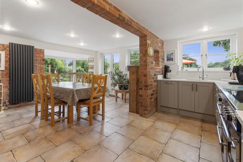 Hayley Cottage Broadmore Green, Rushwick, Worcester, WR2 5TE