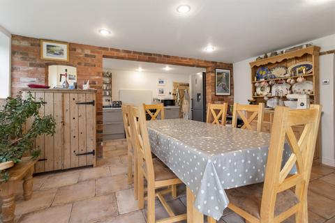 Hayley Cottage Broadmore Green, Rushwick, Worcester, WR2 5TE