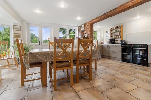 Hayley Cottage Broadmore Green, Rushwick, Worcester, WR2 5TE