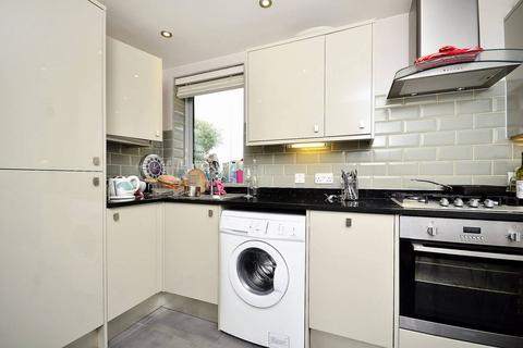 2 bedroom flat to rent, Choumert Road, Peckham, London, SE15