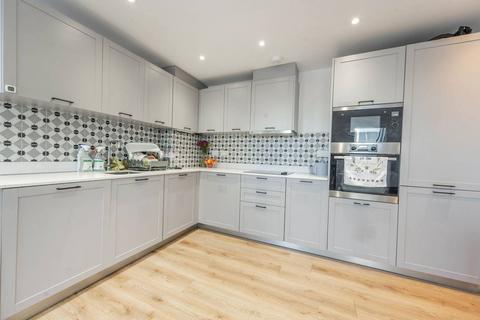 2 bedroom flat for sale, Ucar House, HA8, Colindale, London, HA8