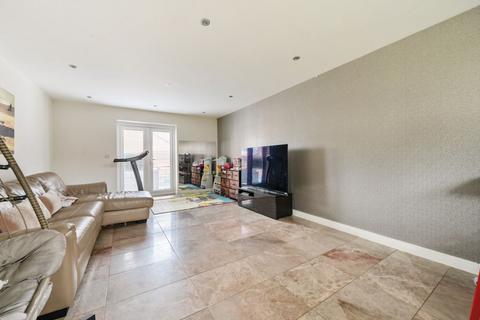 10 Cameron Crescent, Bedford, MK40 4TH