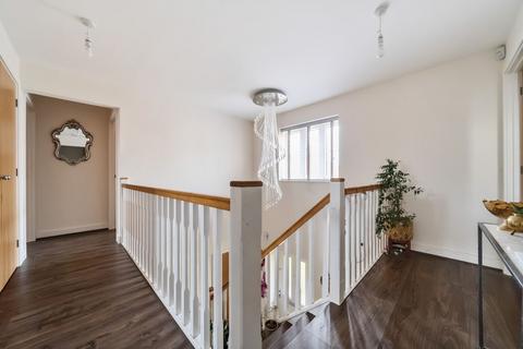 10 Cameron Crescent, Bedford, MK40 4TH