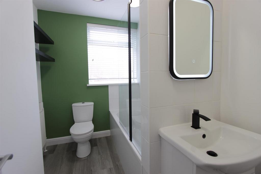 Main Bathroom.JPG