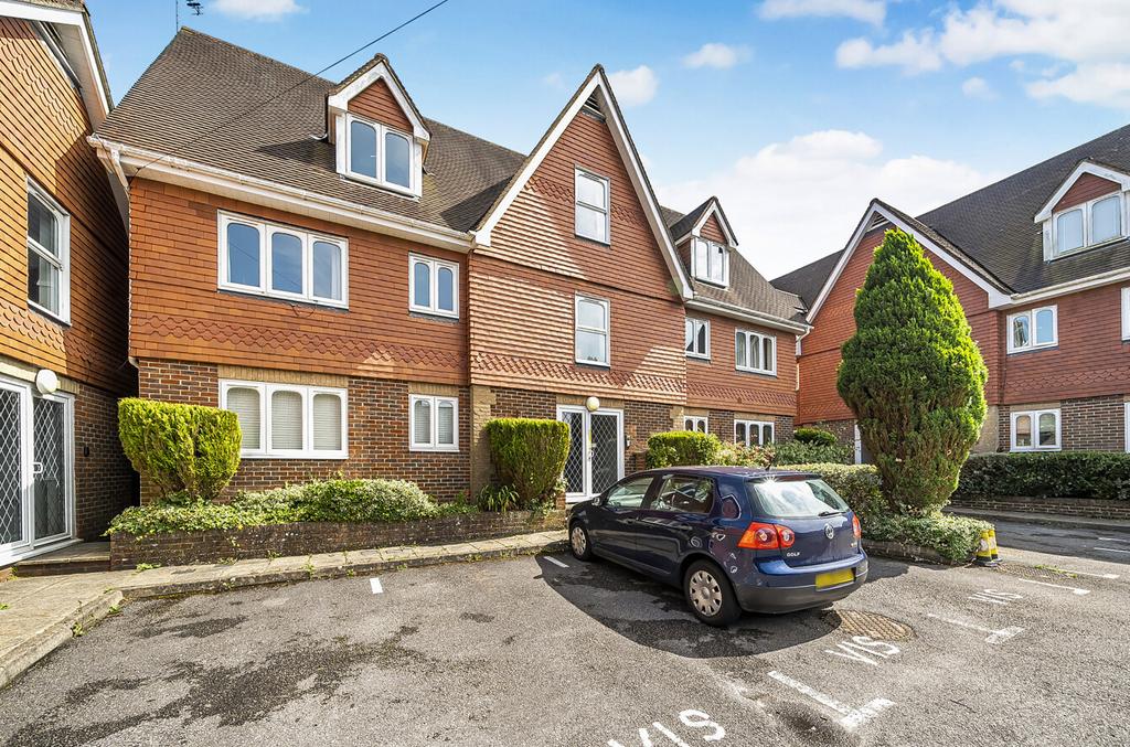 Headley Road, Hindhead GU26 1 bed flat - £185,000