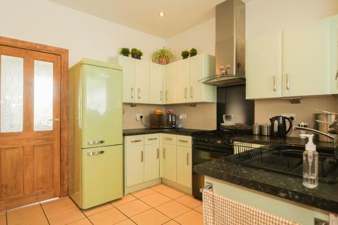 3 bedroom end of terrace house for sale, Woodlands Terrace, Stanningley, LS28 6QD