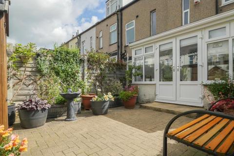 3 bedroom end of terrace house for sale, Woodlands Terrace, Stanningley, LS28 6QD