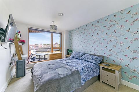 1 bedroom flat for sale, Cavendish Road, Colliers Wood SW19