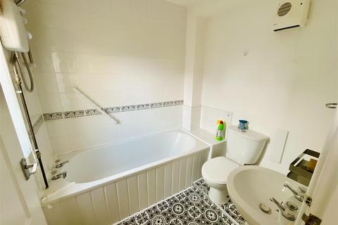 28a Bridge Street, Burry Port, SA16 0NR