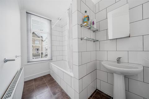 5 bedroom end of terrace house for sale, Holly Park Road, London N11