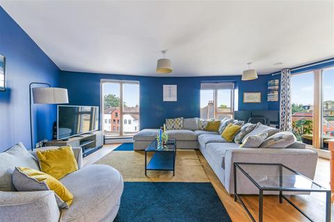 1 bedroom flat for sale, Cavendish Road, Colliers Wood SW19