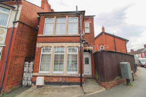 3 bedroom end of terrace house to rent, Dallow Road Luton LU1 1NL