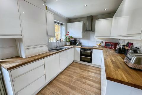 4 bedroom terraced house for sale, Oakhurst Gardens, Prestwich, M25