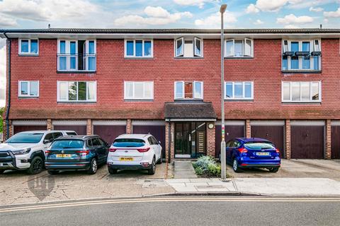 1 bedroom flat for sale, Crowthorne Close, London