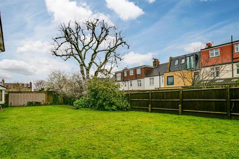 1 bedroom flat for sale, Crowthorne Close, London