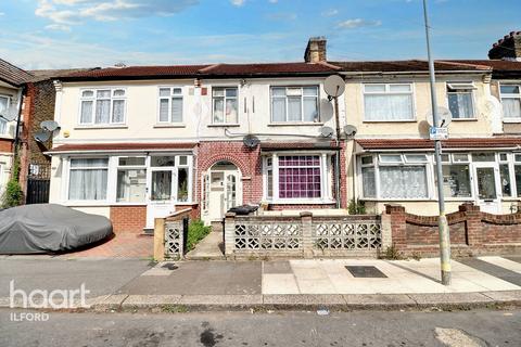 2 bedroom flat for sale, Hickling Road, Ilford