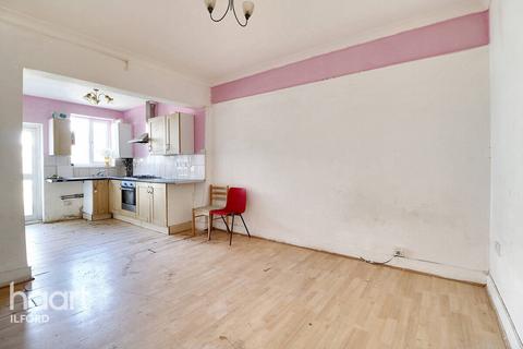 2 bedroom flat for sale, Hickling Road, Ilford